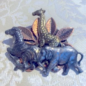 Ladies brooch African animals